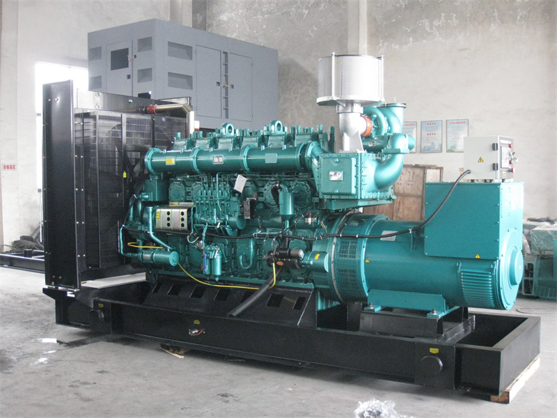 洪湖200KW 柴油发电机的油耗是多少？